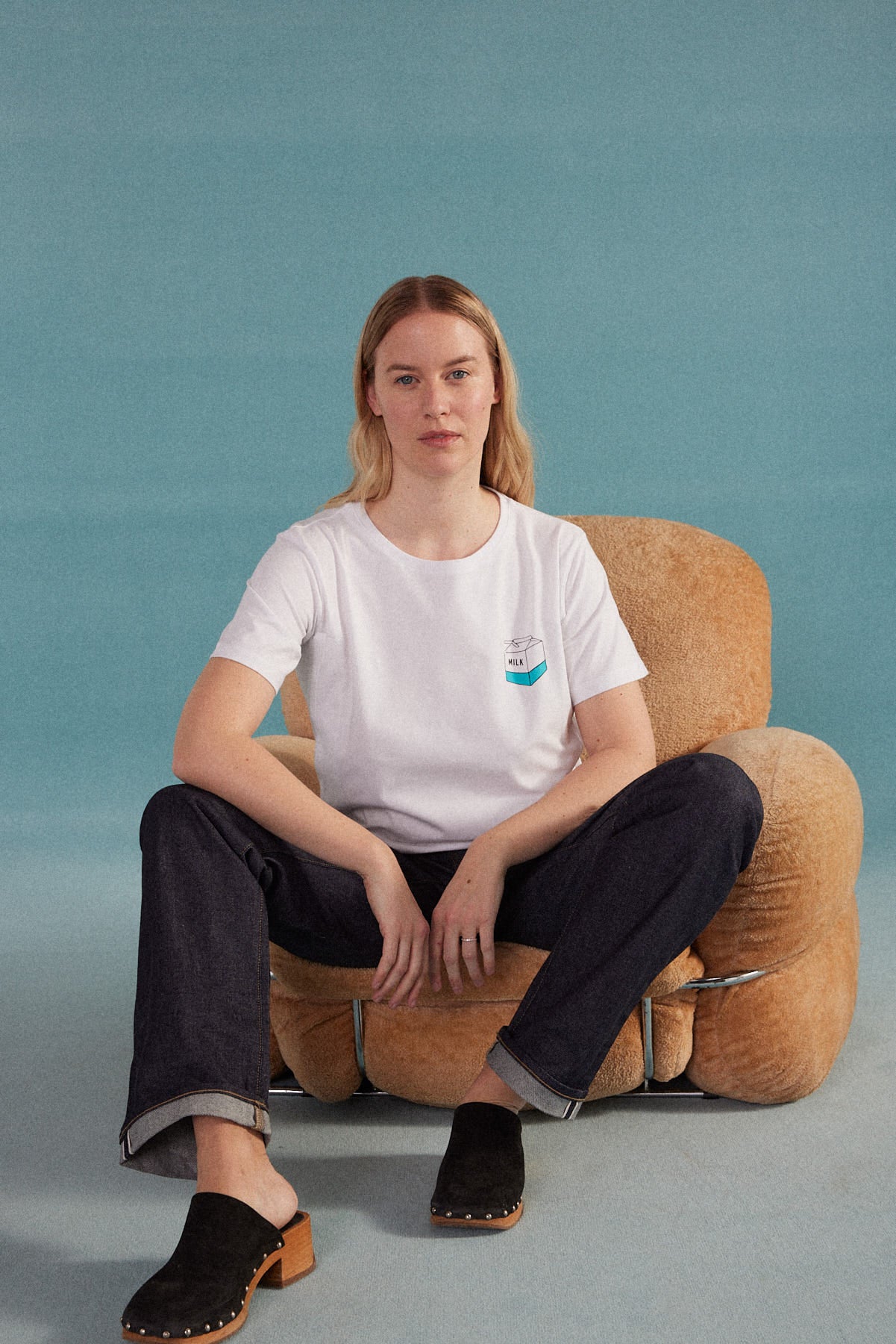fr:Jennifer mesure 1m80 et porte une taille L, en:Jennifer is 1m80 and wears a size L, de:Jennifer ist 1.80m und trägt Größe L