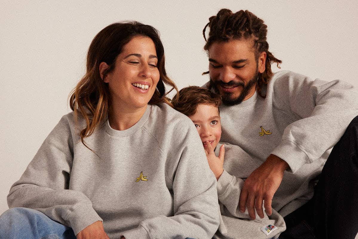 fr:Alison mesure 1m69 et porte une taille M, en:Alison is 1m69 and wears a size M, de:Alison ist 1.69m und trägt Größe M