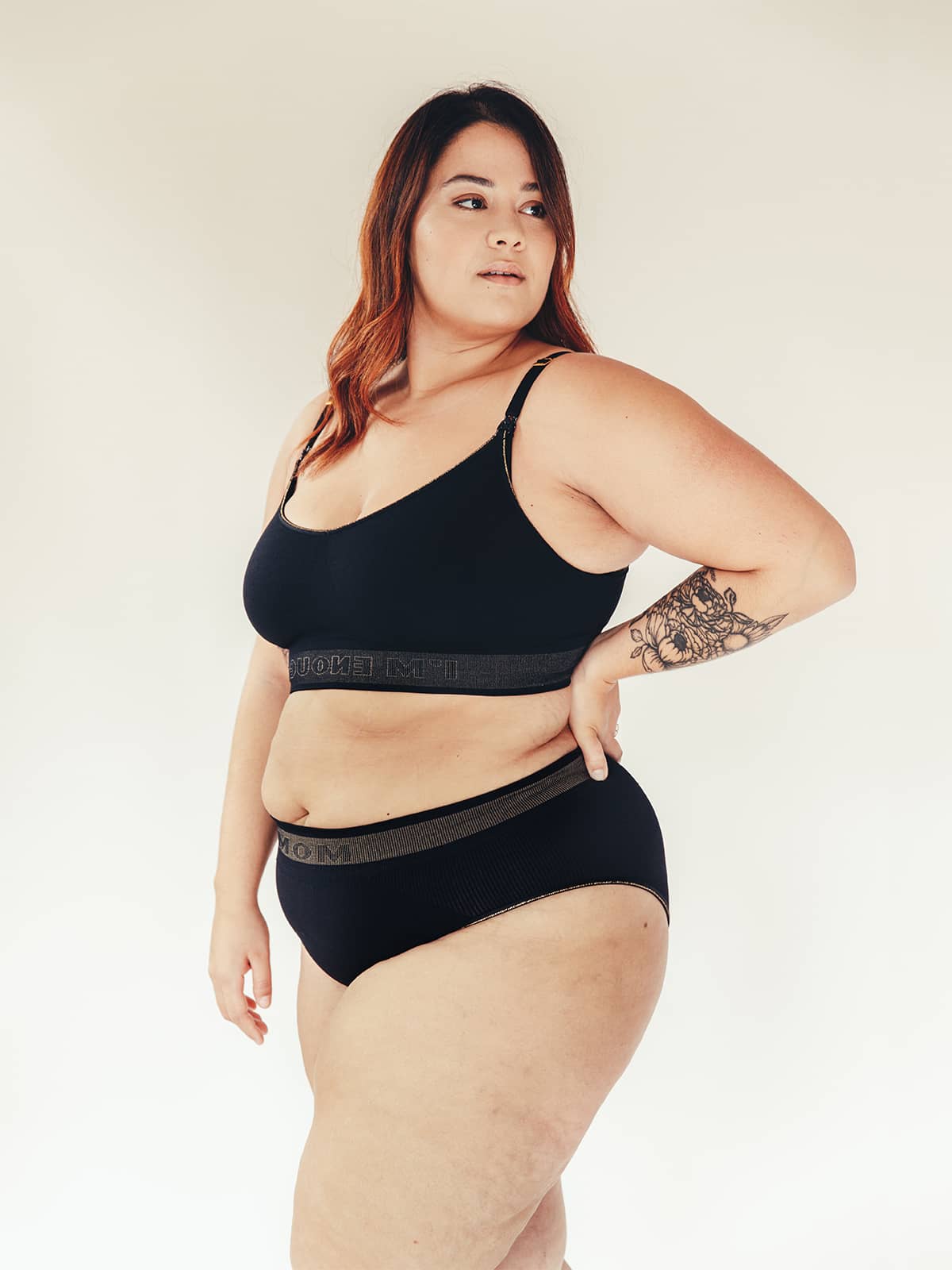 fr:Constance mesure 1m64 et porte une taille XL en haut et en bas, en:Constance is 1m64 and wears a size XL top and bottom, de:Constance ist 1m64 groß und trägt sowohl den BH als auch das Höschen in Größe XL